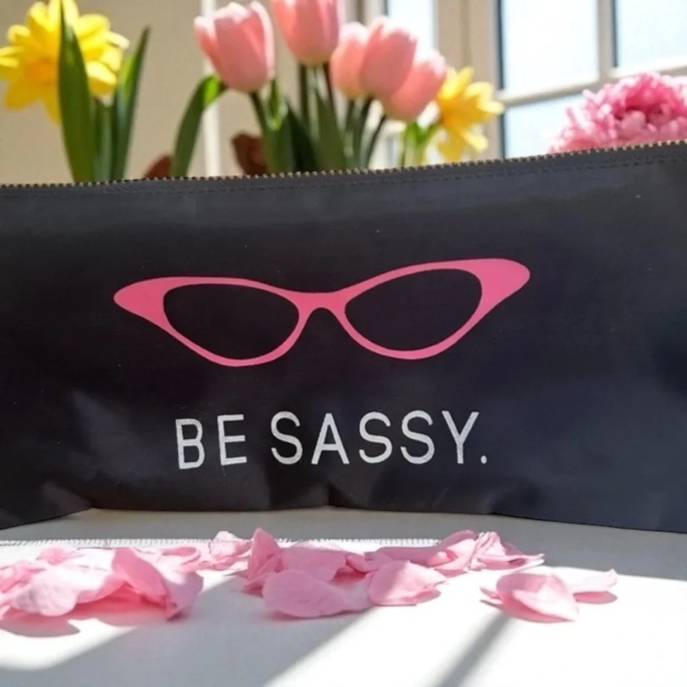 ☀️Be Sassy' Pouch with Cat Eye pink Sunglasses.